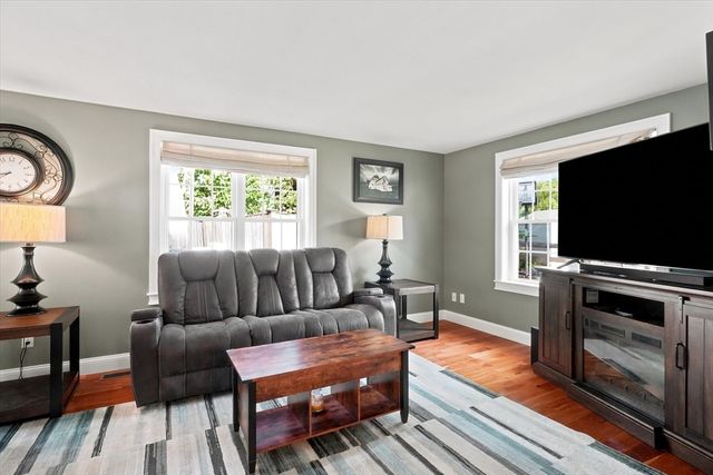 35 Elm Park, Groveland, MA 01834