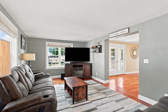 35 Elm Park, Groveland, MA 01834