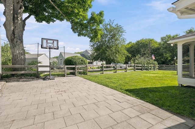 35 Elm Park, Groveland, MA 01834