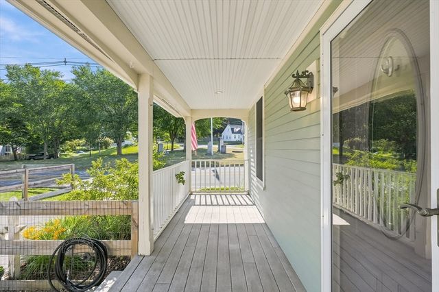 35 Elm Park, Groveland, MA 01834