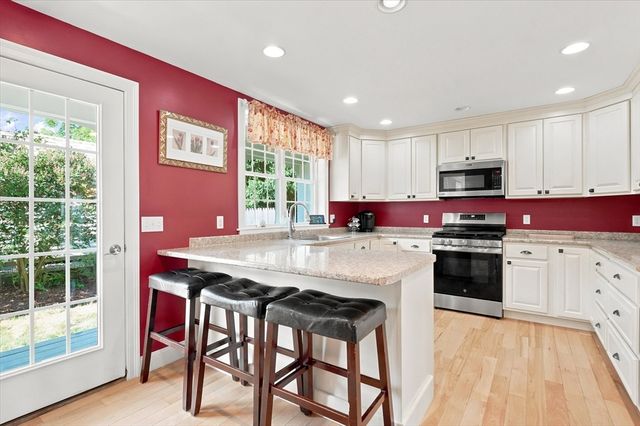 35 Elm Park, Groveland, MA 01834