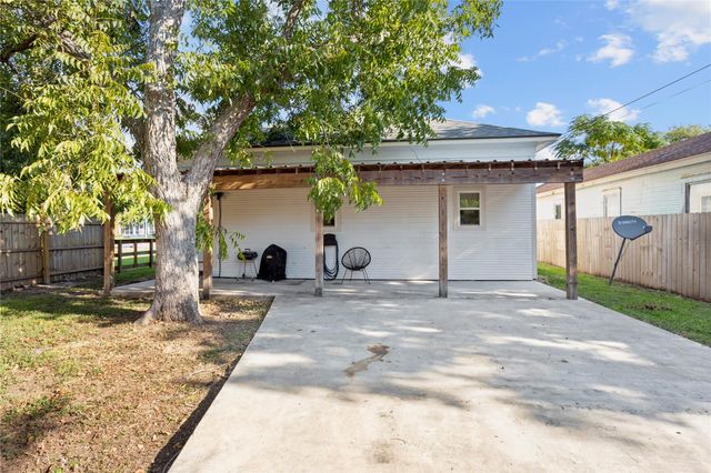 427 W 1st Street, Freeport, TX 77541