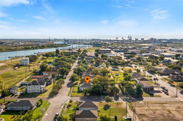 427 W 1st Street, Freeport, TX 77541