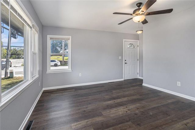 1008 NE 72nd Street, Kansas City, MO 64118