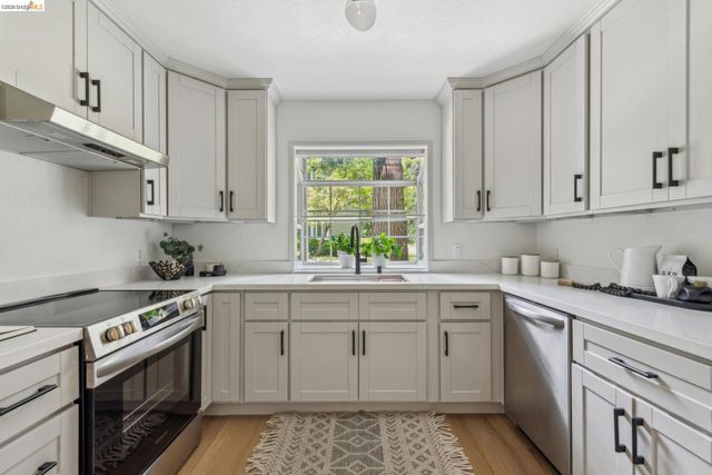 635 Canyon Oaks Dr B, Oakland, CA 94605