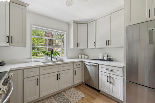 635 Canyon Oaks Dr B, Oakland, CA 94605