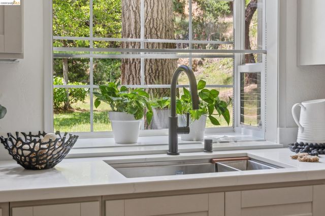 635 Canyon Oaks Dr B, Oakland, CA 94605