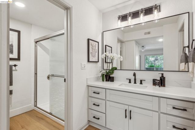 635 Canyon Oaks Dr B, Oakland, CA 94605