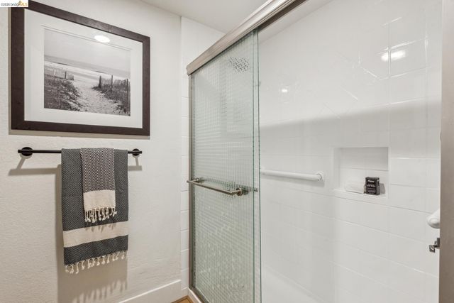 635 Canyon Oaks Dr B, Oakland, CA 94605