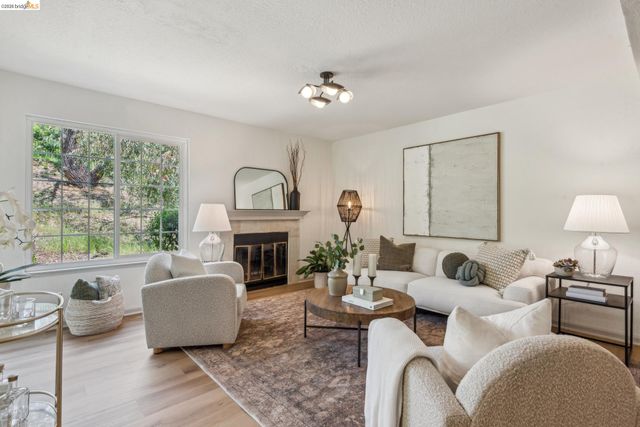 635 Canyon Oaks Dr B, Oakland, CA 94605