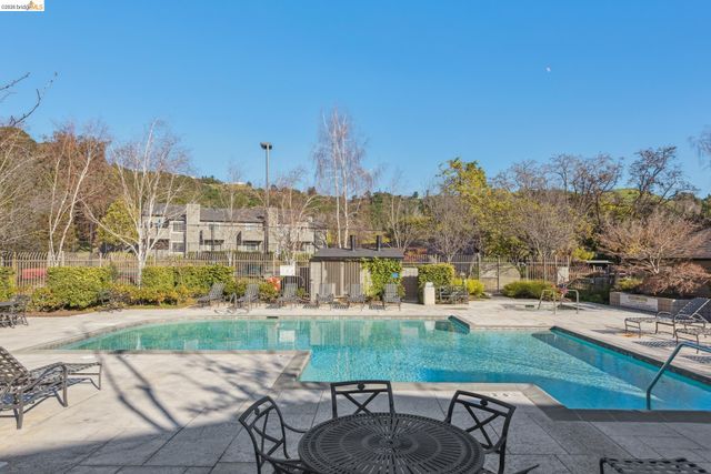635 Canyon Oaks Dr B, Oakland, CA 94605