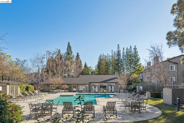 635 Canyon Oaks Dr B, Oakland, CA 94605