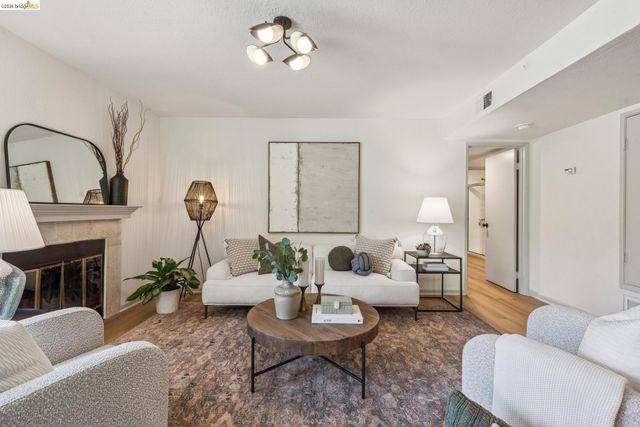 635 Canyon Oaks Dr B, Oakland, CA 94605