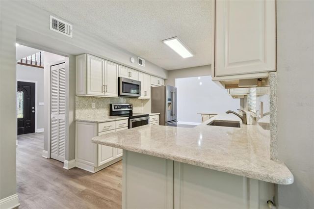 389 WATERFORD CIRCLE W, Tarpon Springs, FL 34688