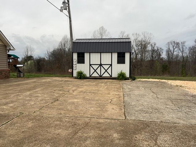 3100 Old McKenzie Hwy, Henry, TN 38231
