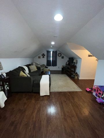 3100 Old McKenzie Hwy, Henry, TN 38231