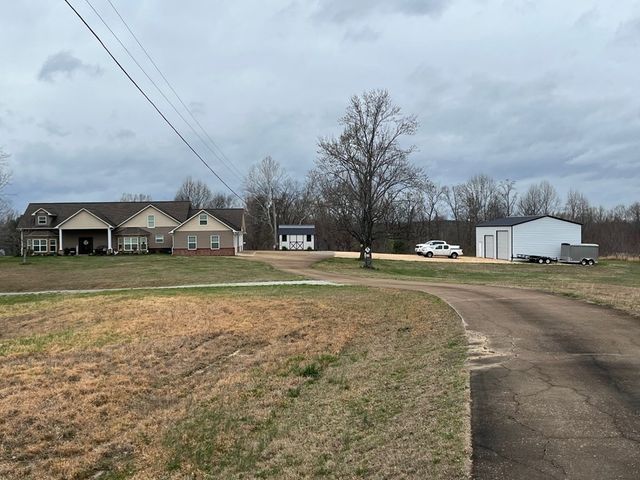 3100 Old McKenzie Hwy, Henry, TN 38231