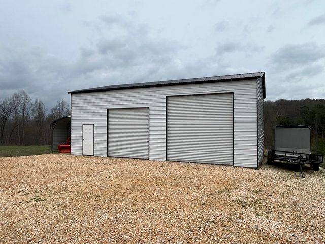 3100 Old McKenzie Hwy, Henry, TN 38231