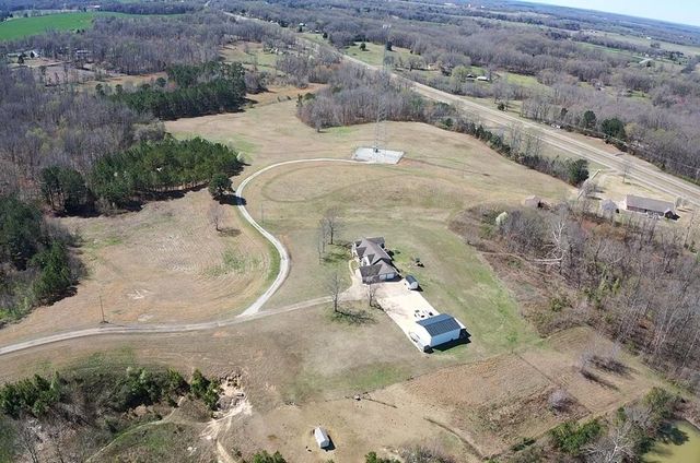 3100 Old McKenzie Hwy, Henry, TN 38231