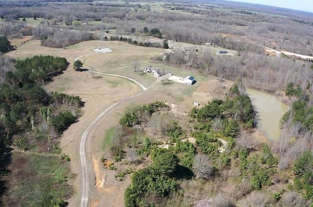3100 Old McKenzie Hwy, Henry, TN 38231