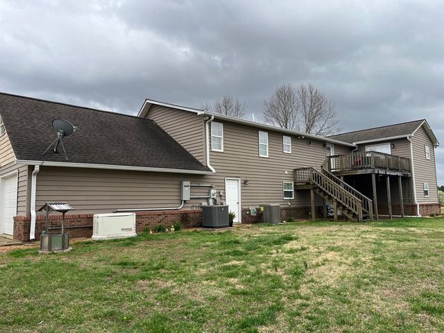 3100 Old McKenzie Hwy, Henry, TN 38231