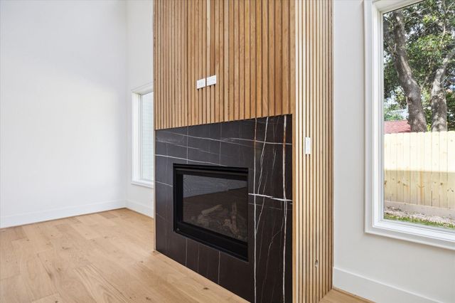 710 Sue Barnett Drive, Houston, TX 77018