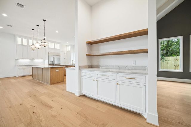 710 Sue Barnett Drive, Houston, TX 77018