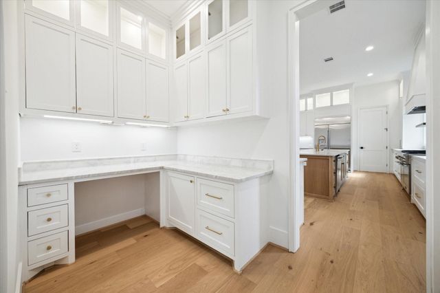 710 Sue Barnett Drive, Houston, TX 77018