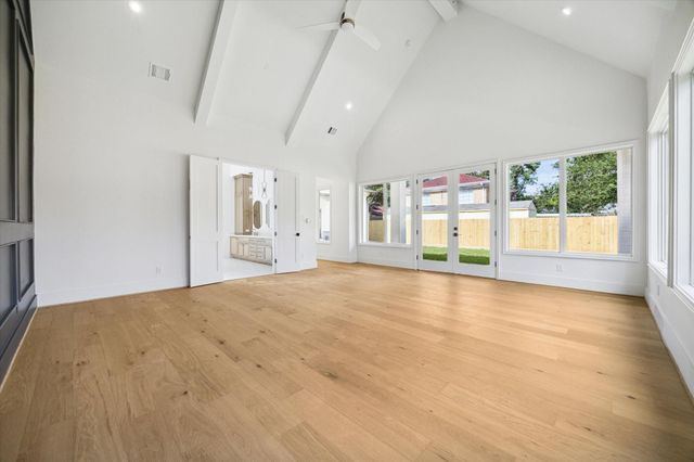 710 Sue Barnett Drive, Houston, TX 77018