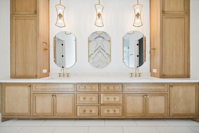 710 Sue Barnett Drive, Houston, TX 77018