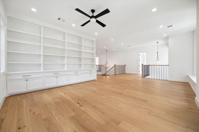 710 Sue Barnett Drive, Houston, TX 77018