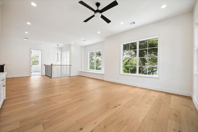 710 Sue Barnett Drive, Houston, TX 77018