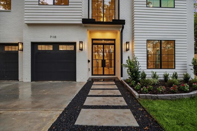 710 Sue Barnett Drive, Houston, TX 77018