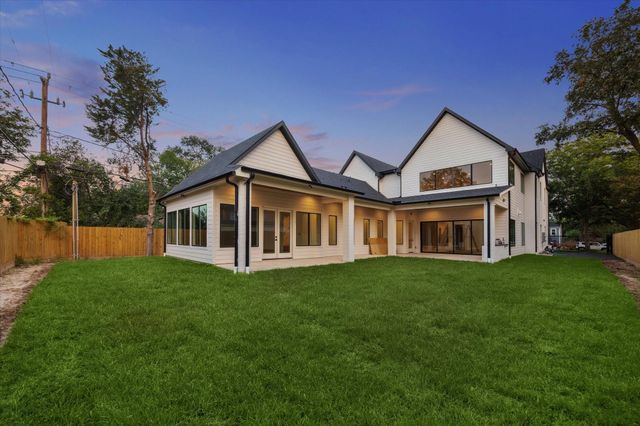 710 Sue Barnett Drive, Houston, TX 77018