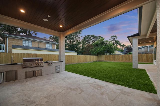 710 Sue Barnett Drive, Houston, TX 77018