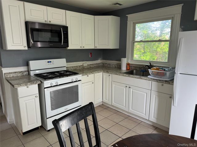 9 Bartlett Street, Poughkeepsie, NY 12601