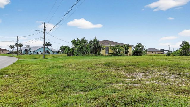 2616 NW 4th Place, Cape Coral, FL 33993
