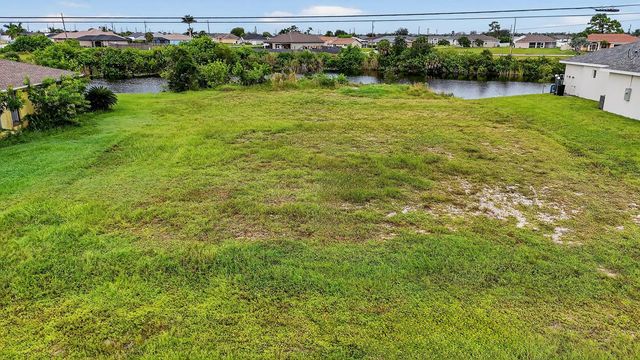 2616 NW 4th Place, Cape Coral, FL 33993