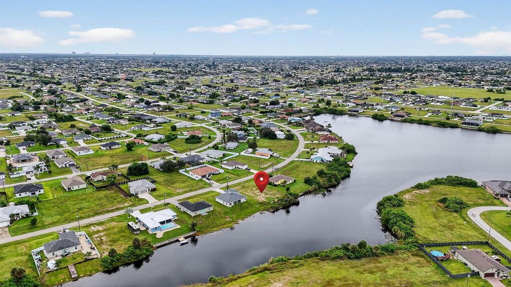 2616 NW 4th Place, Cape Coral, FL 33993