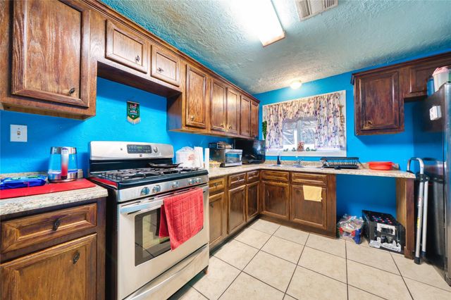 4931 Mercedes Lane, Houston, TX 77022