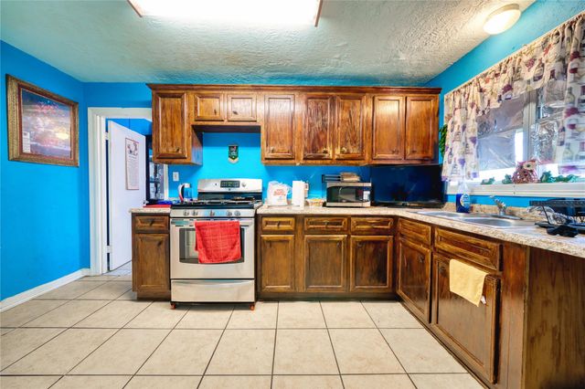 4931 Mercedes Lane, Houston, TX 77022