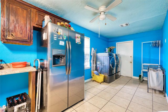 4931 Mercedes Lane, Houston, TX 77022