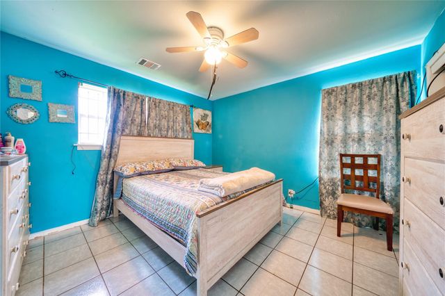 4931 Mercedes Lane, Houston, TX 77022