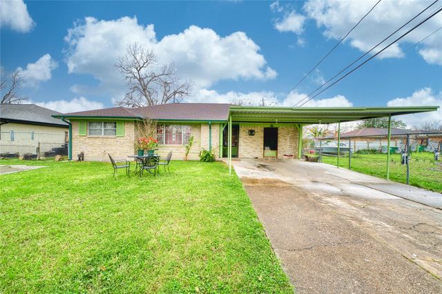 4931 Mercedes Lane, Houston, TX 77022