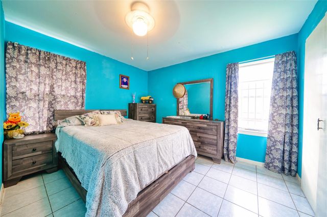 4931 Mercedes Lane, Houston, TX 77022