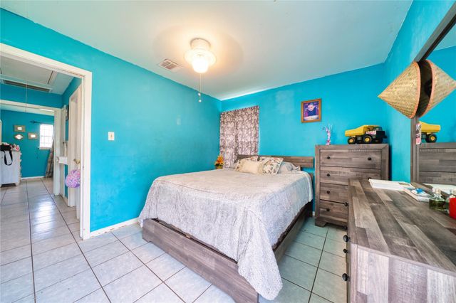 4931 Mercedes Lane, Houston, TX 77022