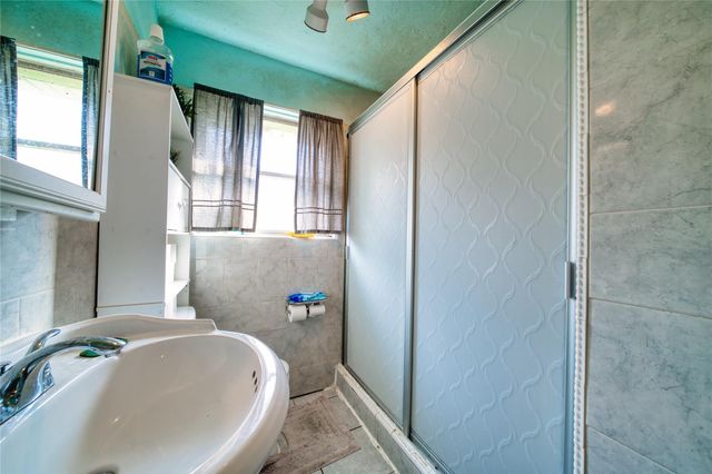 4931 Mercedes Lane, Houston, TX 77022