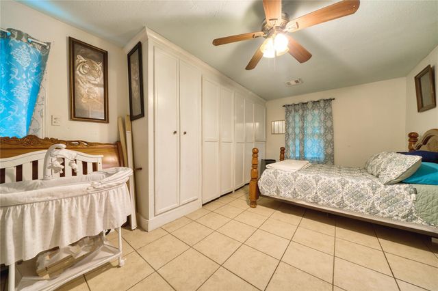 4931 Mercedes Lane, Houston, TX 77022