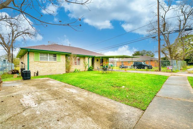 4931 Mercedes Lane, Houston, TX 77022