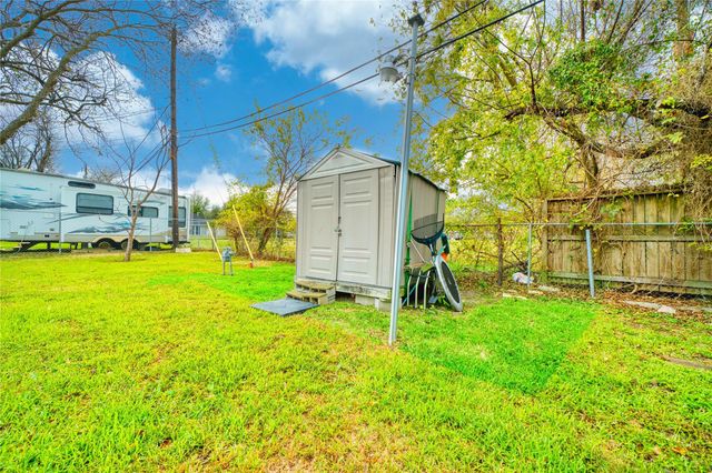 4931 Mercedes Lane, Houston, TX 77022